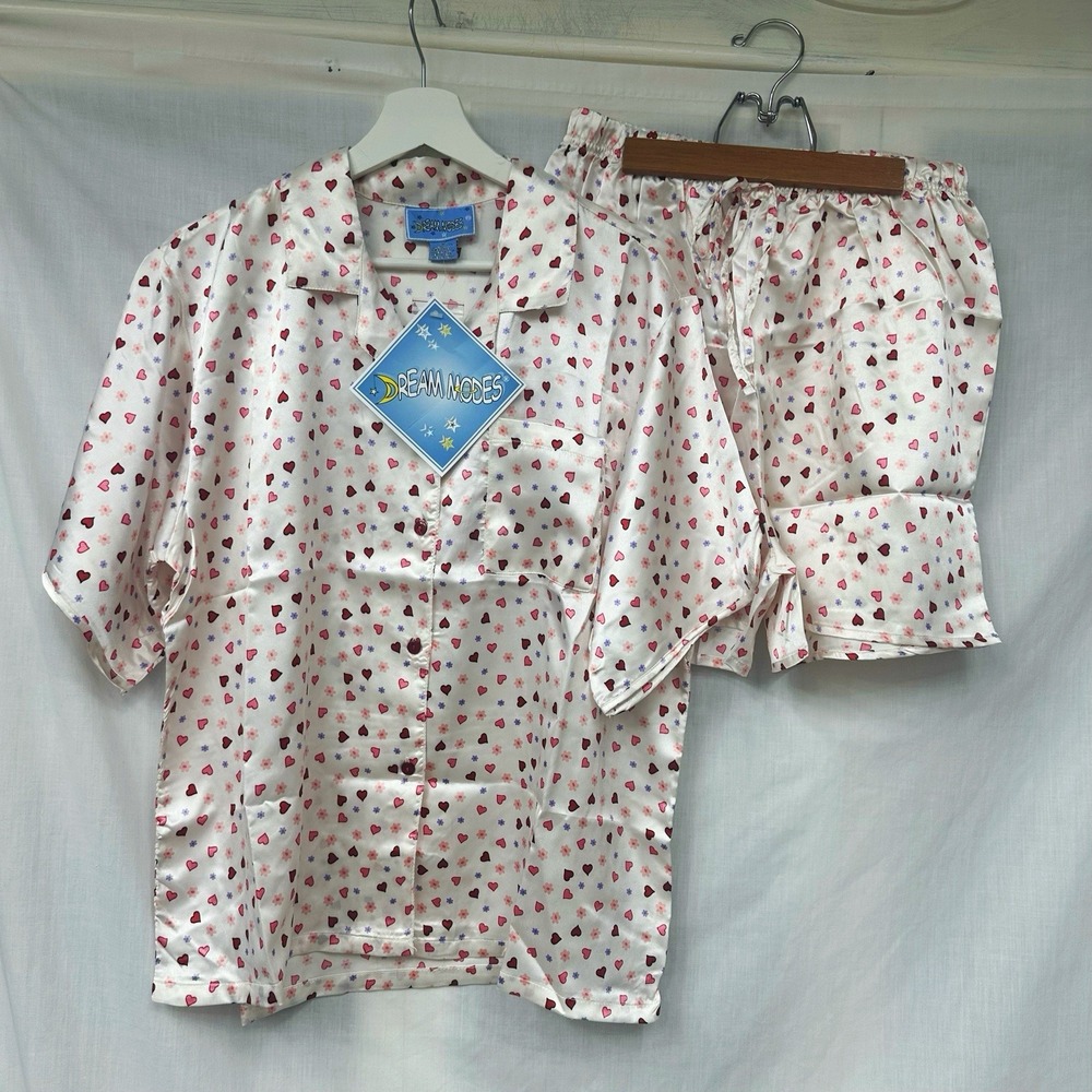 NWT‎ Dream Modes Medium 2 Piece Pajama Set Button Top & Shorts Hearts Valentines